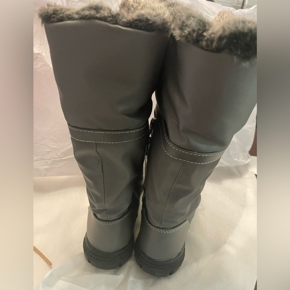 Women's Gray Winter Boots - Picture 10 of 11
